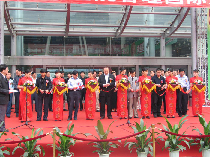 剪彩儀式過程中的作法標(biāo)準(zhǔn)