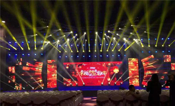 搭建活動(dòng)所需的舞臺(tái)和燈光音響需要多少