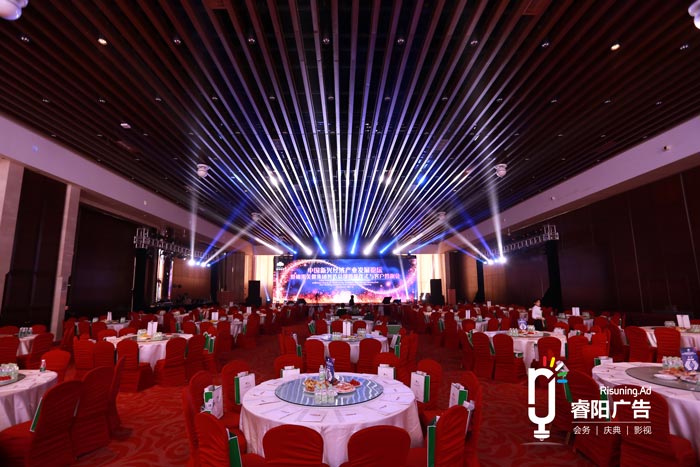 不同的舞臺場景，需要不同的燈光設(shè)計(jì)！