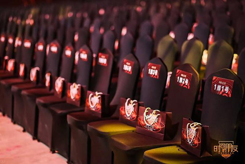 會議中椅子上貼嘉賓座位帖怎么貼？